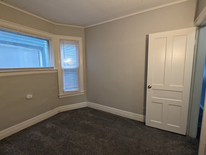 Building Photo - 576 Potomac Ave