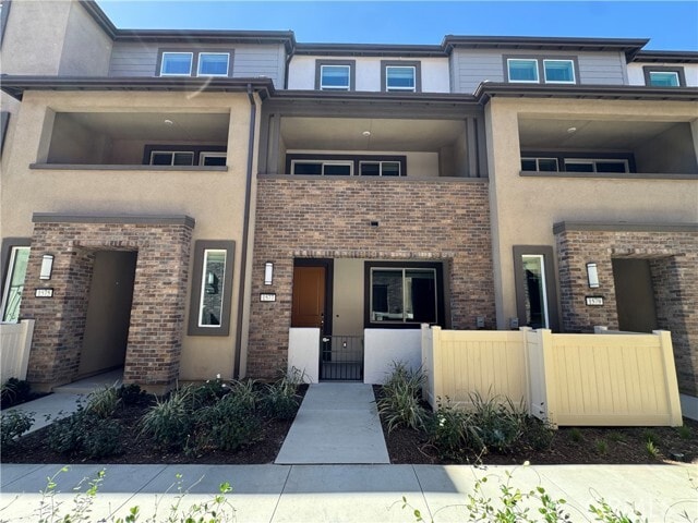 Primary Photo - 1577 Stratus Dr