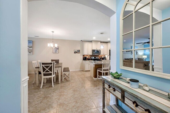 Building Photo - 14940 Edgewater Cir