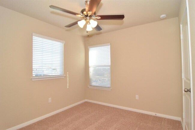 Building Photo - 261 Northern Flicker St