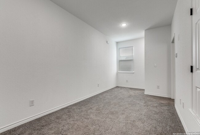 Building Photo - 1835 W Poplar St