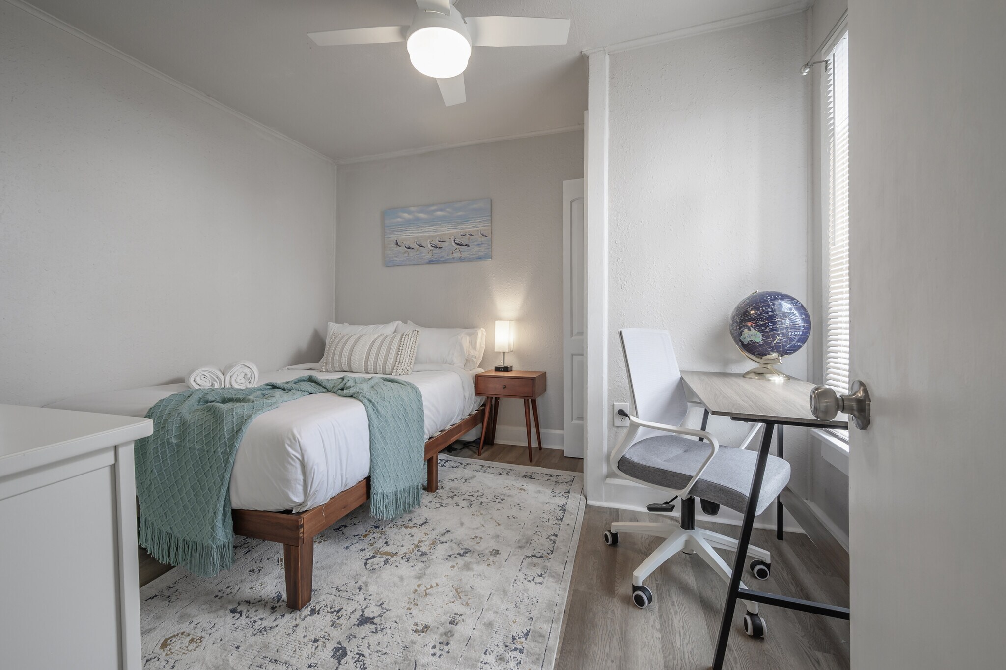 Bedroom with desk - 2235 1st Ave N