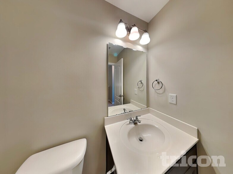 Building Photo - 102 Ellis Mill St