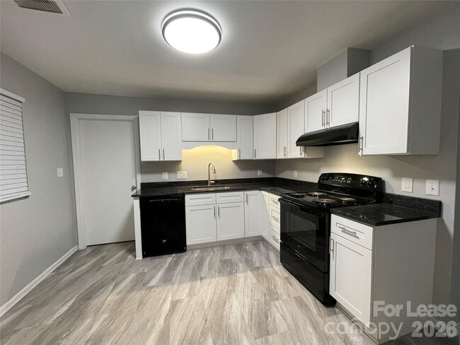 Building Photo - 2815 Ravencroft Dr