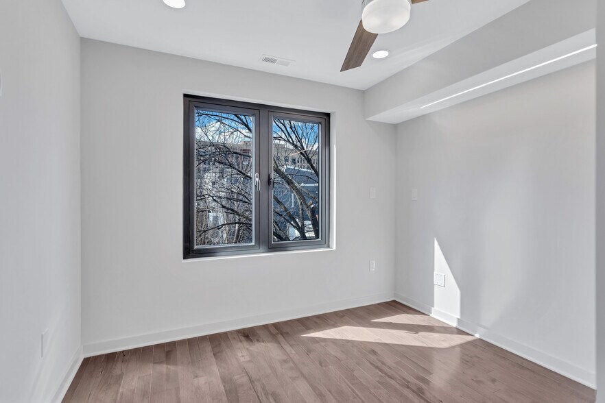 Building Photo - 909 I St NE