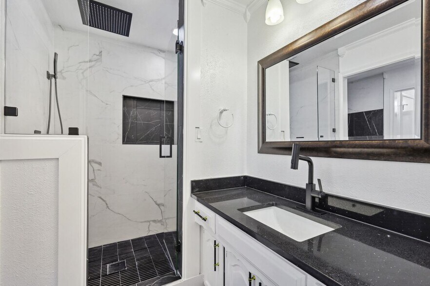 Building Photo - 6300 Topaz Way