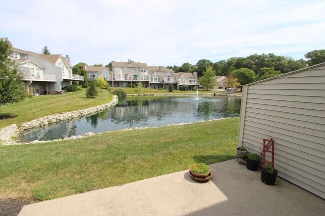Building Photo - 2 Bedroom 1 and half Bathroom Single Famil...