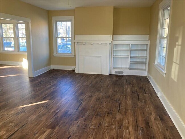 Building Photo - 106 Church Ave