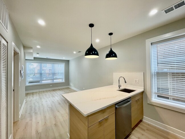 Building Photo - 2238 W 24th St