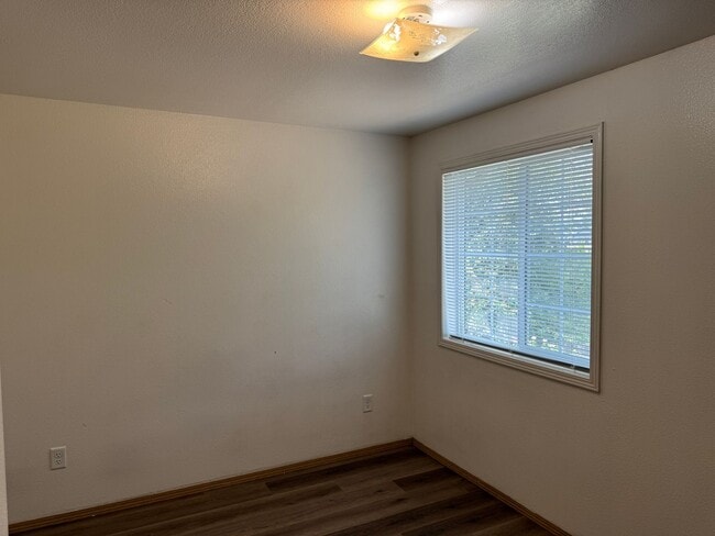 Building Photo - Freshly recently updated 3-bedroom 2-bathroom duplex with garage!