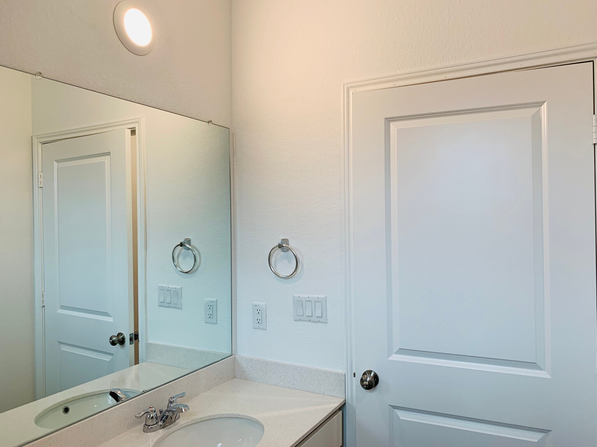 Building Photo - 1100 Winnie Dr