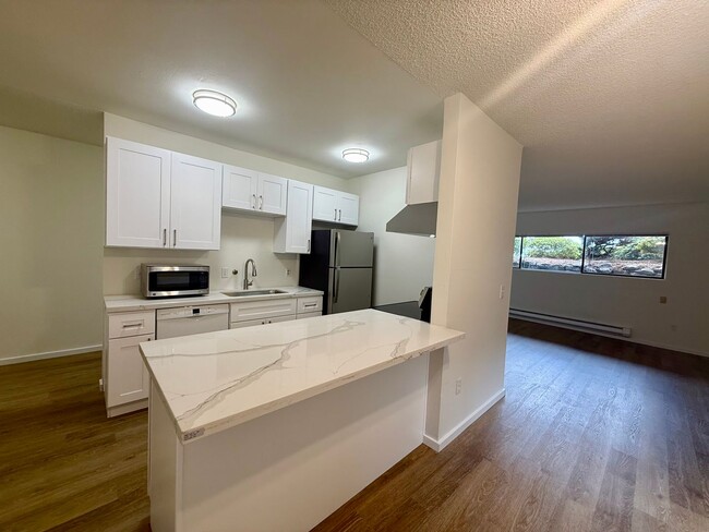 Building Photo - Alki Shores Condominiums - Alki Beach