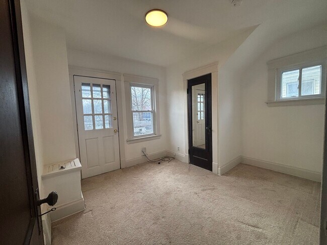 Building Photo - New Rental Available in Cleveland!