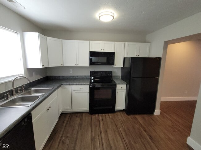 Building Photo - 144 E Center Dr