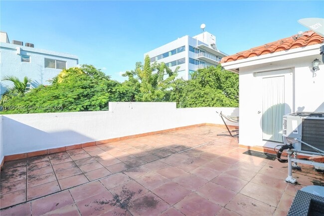 Building Photo - 2947 Coconut Ave