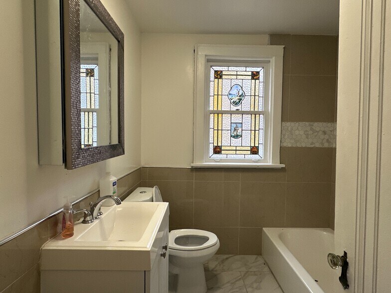 Second floor full bathroom - 2518 Bethel Church Rd