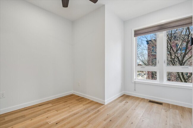 Building Photo - 810 13th St NE