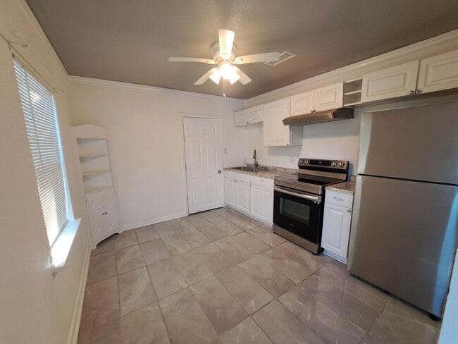 Building Photo - Recently Renovated 3BR/1BA Home!