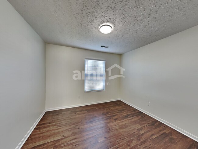 Building Photo - 2238 Antoinette Way