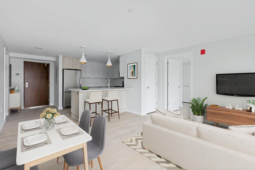 Building Photo - 28 Soden St