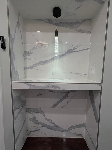 Building Photo - 2026 W McLean Ave