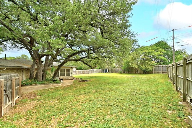 Building Photo - 1009 Rebbeca Dr