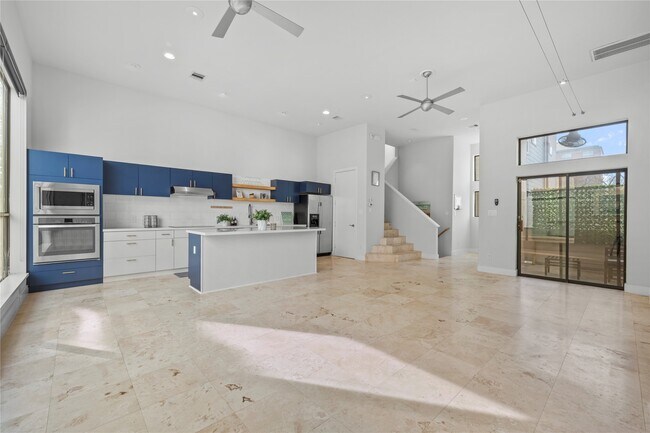 Building Photo - 2417 Charleston St