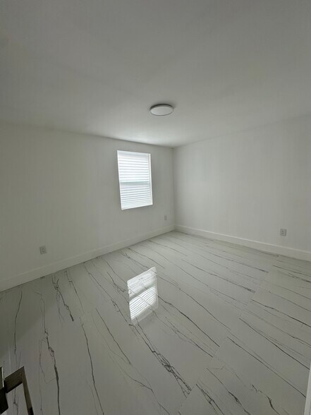 Building Photo - 1120 NW 128th St