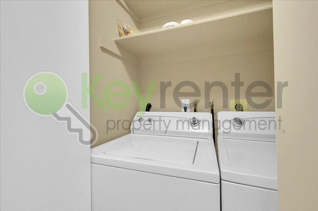 Building Photo - 2254 Woodside Ln