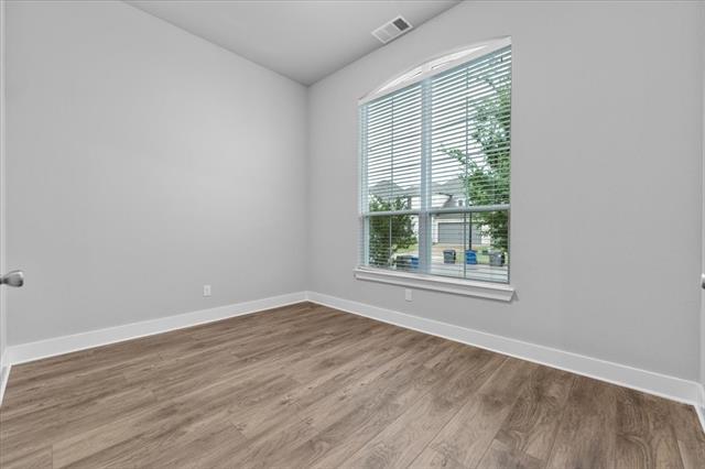 Building Photo - 3011 Armstrong Ave