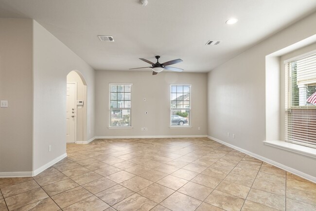 Building Photo - NOW 3 BEDROOM HOME LOCATED IN SAN MARCOS, TX!