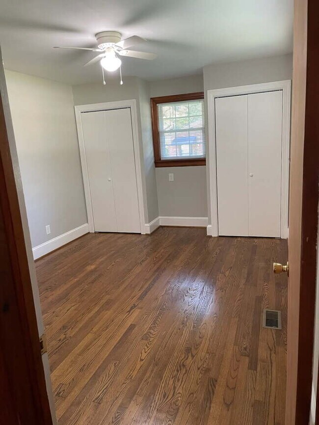 Building Photo - 3 Bedrooms 1.5 bath