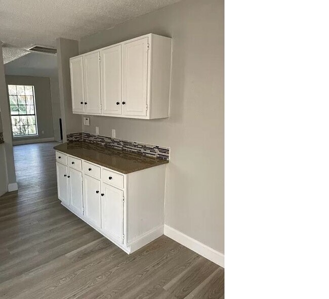 Building Photo - Come and see this well-kept beautiful home today!