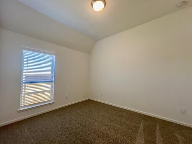 Building Photo - 10931 Spring Wind Dr