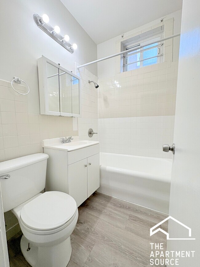 Building Photo - 4852 W Diversey Ave