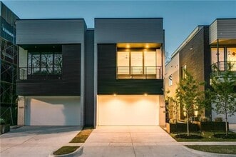 Building Photo - 5427 Melrose Ave