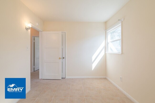 Building Photo - 11609 Lugo Park Ave