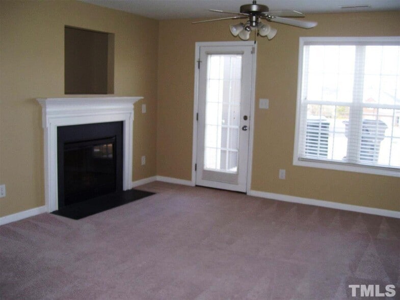 Building Photo - 912 Savin Landing
