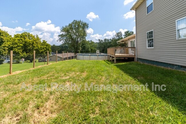 Building Photo - 817 Ridgeview Dr