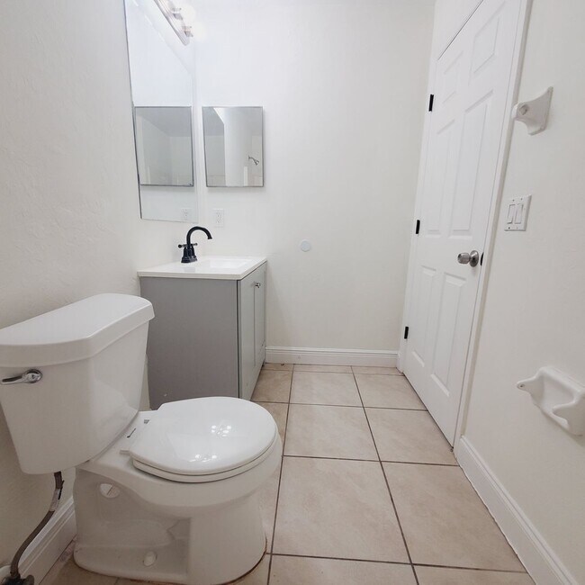 Building Photo - 777/779 Bedford Drive