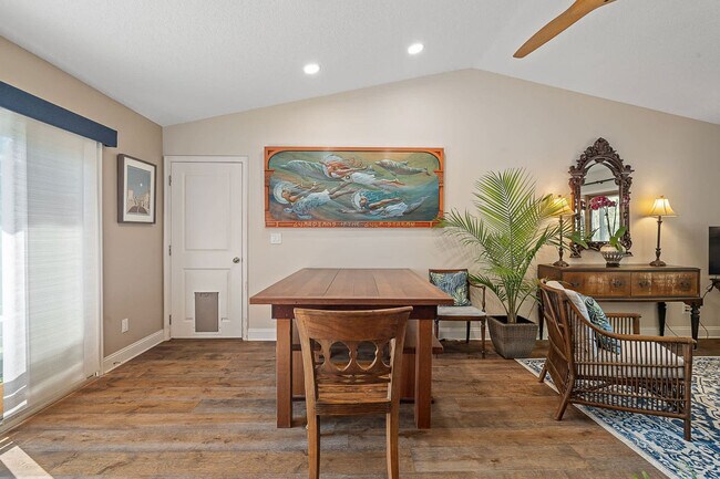 Building Photo - 430 Arricola Ave