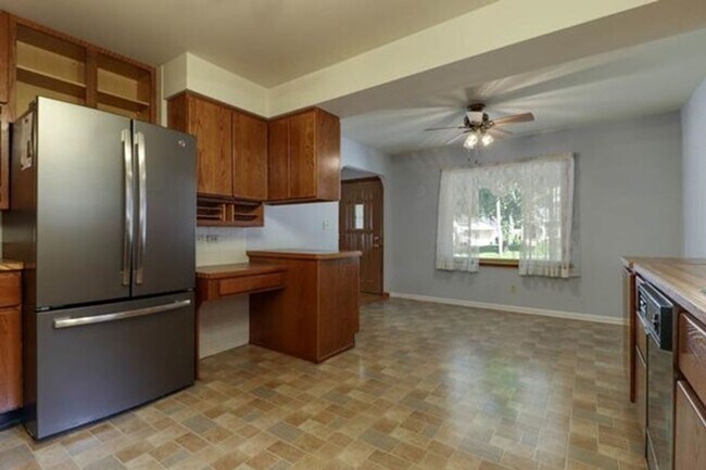 Building Photo - Spacious 3-Bedroom Home with Oversized Gar...
