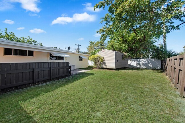 Building Photo - 841 NE 61st St