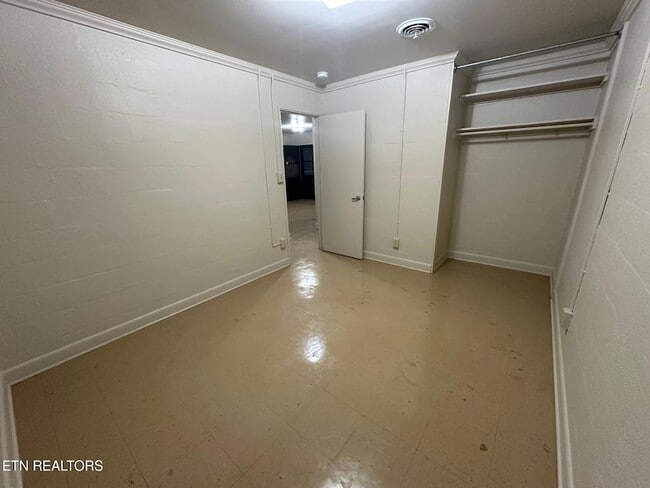 Building Photo - 706 Jay St