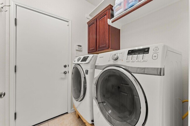 Building Photo - 2600 Lost Mine Tr