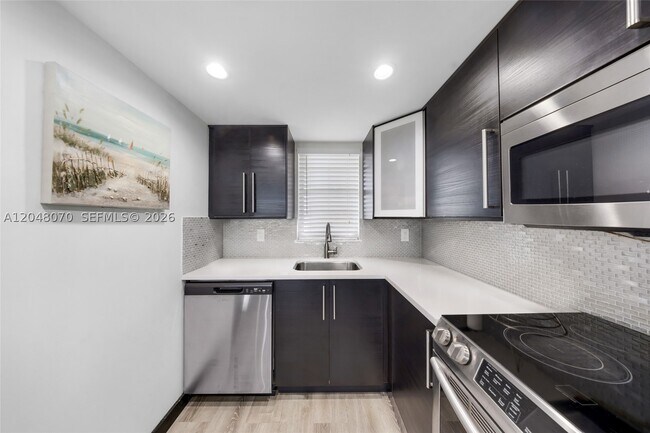 Building Photo - 3001 W Rolling Hills Cir