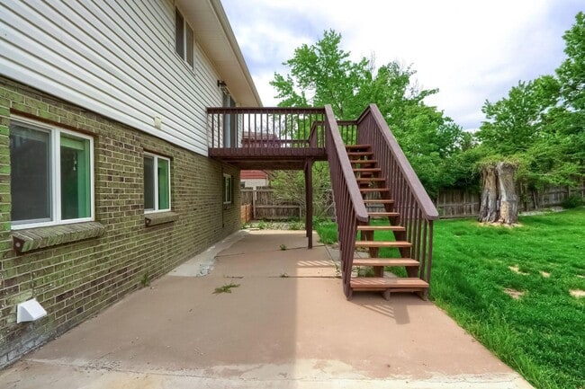 Building Photo - 4 BED 3 BATH HOUSE NEAR CREAK PARK!!!