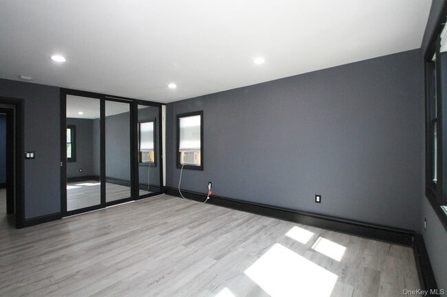 Building Photo - 30 Middle Ln