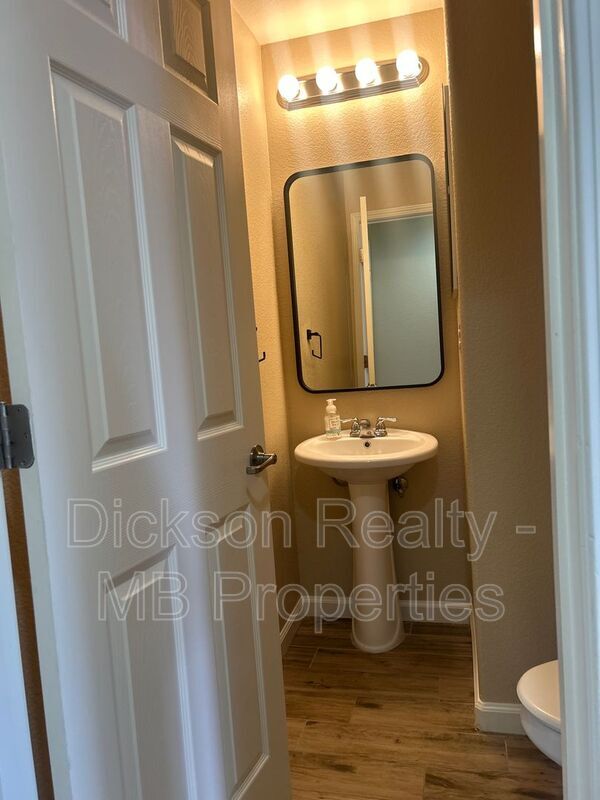 Building Photo - 10724 Grayslake Dr