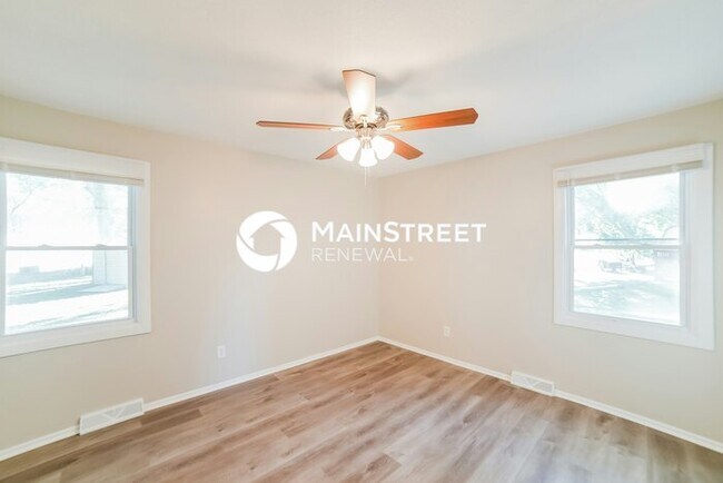 Building Photo - 3 Bedroom Pet-Friendly Home in BLUE SPRINGS, MO with Main Street Renewal